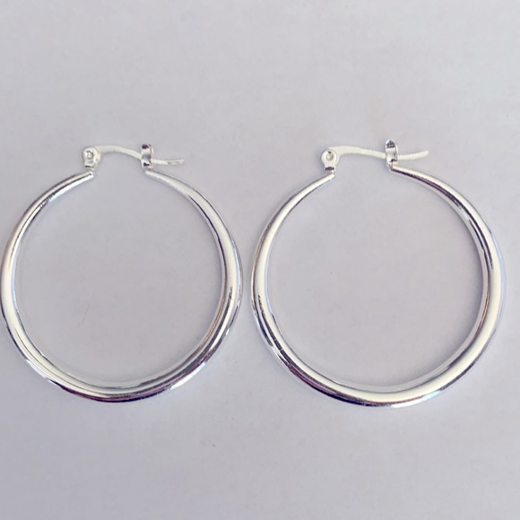 COPY - An awesome pair of silver hoop earrings - Picture 2 of 2